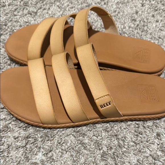 Reef Women's Light Brown Sandals - Picture 2 of 3